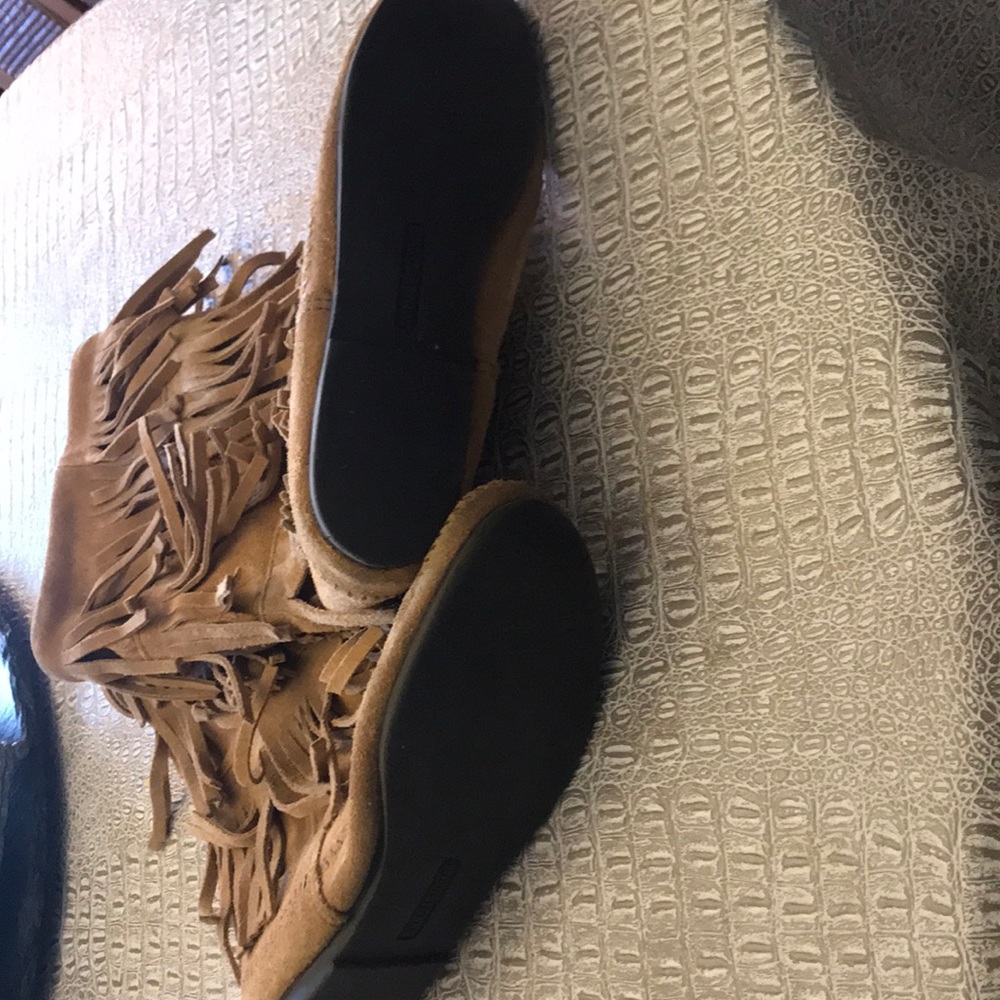 Minnetonka Women’s Three Layer Fringe Boots Size 9 - image 3